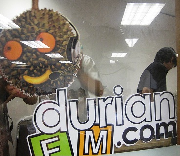 durianFM.com, an online radio station, broadcast the public forum in real time